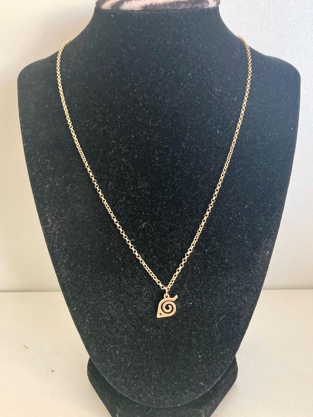 Gold tone Naruto Spiral Pendant preloved Necklace unisex women men Jewelry